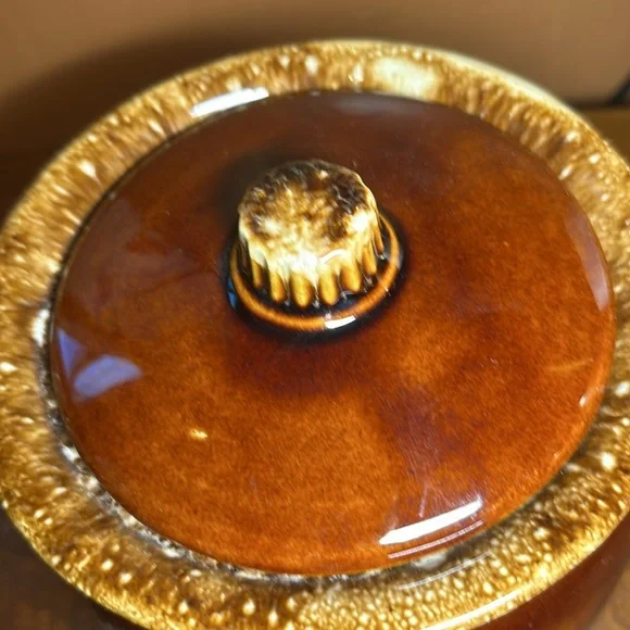 Vintage Hull Pottery Bean Pot USA - Picture 5 of 7